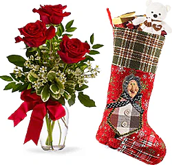 Befana stocking with 3 Red Roses Bouquet
